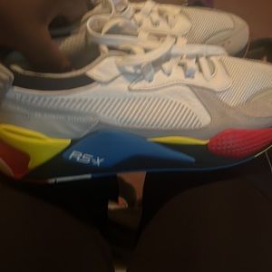 I am selling pumas,just so so and timberland boots